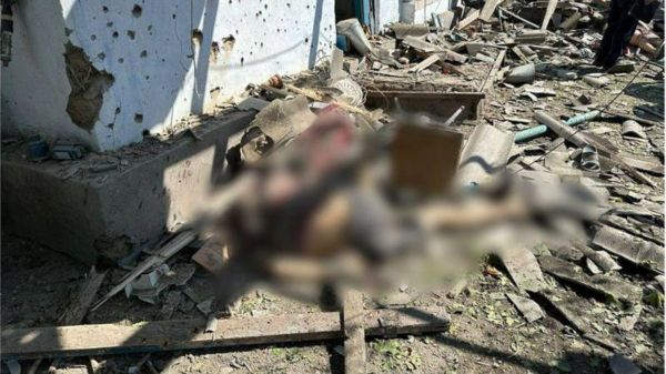 Девочка трех недель от роду и ее семья в числе убитых при российском обстреле Херсона. В области объявлен траур