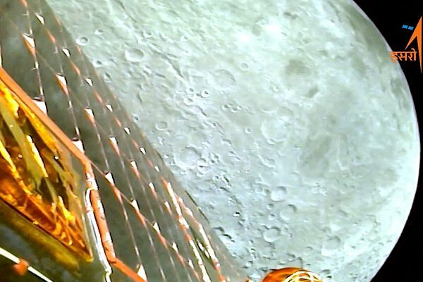 Индийская станция Chandrayaan-3 успешно села на Луну