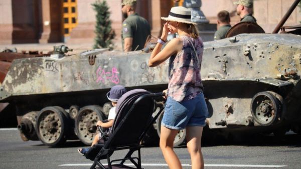 Подбитые российские танки на Крещатике. Фото