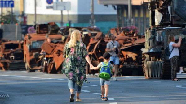 Подбитые российские танки на Крещатике. Фото