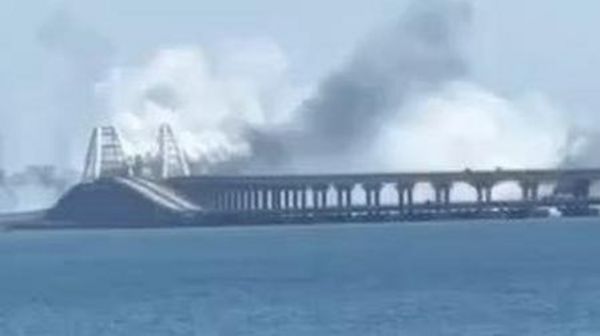 Россия обвинила Украину в ракетных ударах по Крымскому мосту. Что известно