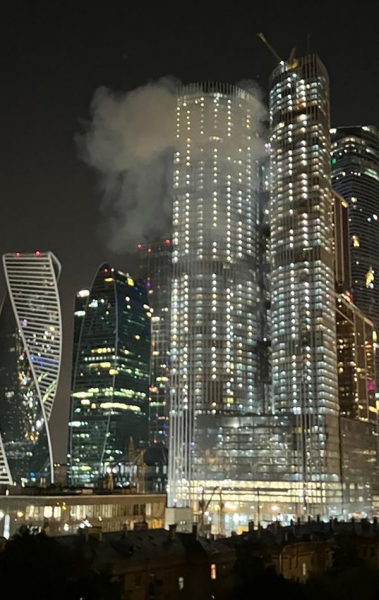 Шестая подряд атака дронов на Москву — один попал в башню в «Москва-Сити»