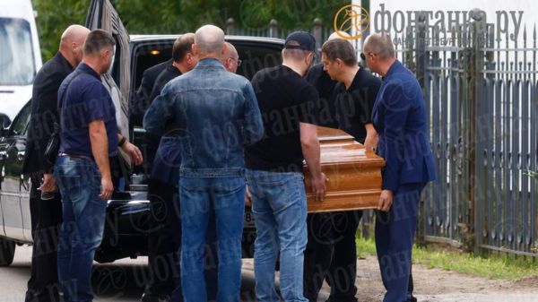 В Петербурге похоронили заместителя Пригожина. Когда и где похоронят его самого, неизвестно