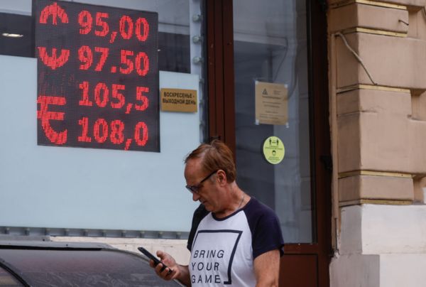 &laquo;Вышка теперь очень молчаливый вуз&raquo;. Уволенный профессор Липсиц рассказал Би-би-си, как изменилась ВШЭ за время войны