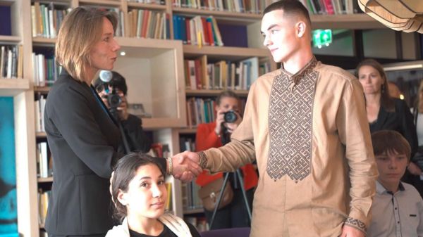 «Мою маму убили, меня похитили». Украинские дети свидетельствуют против России в Гааге