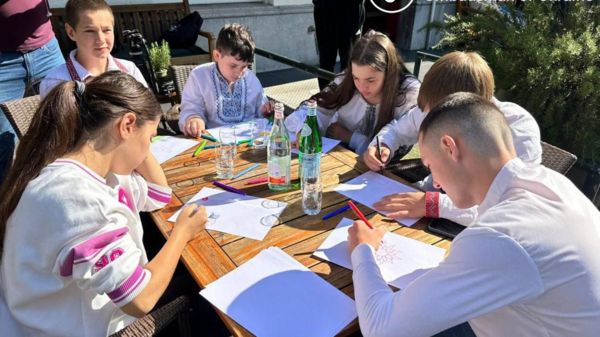 «Мою маму убили, меня похитили». Украинские дети свидетельствуют против России в Гааге