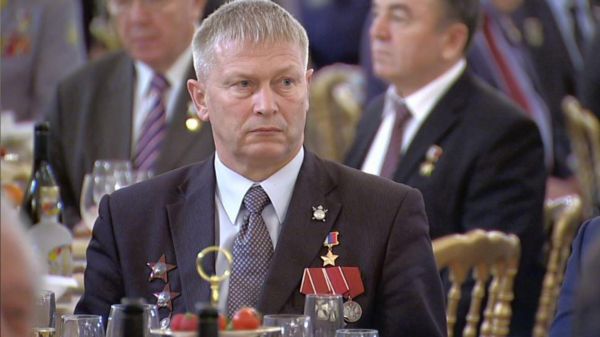 Путин предложил бывшему командиру &laquo;Вагнера&raquo; набирать &laquo;добровольцев&raquo;. Это новый &laquo;Вагнер&raquo; внутри Минобороны?