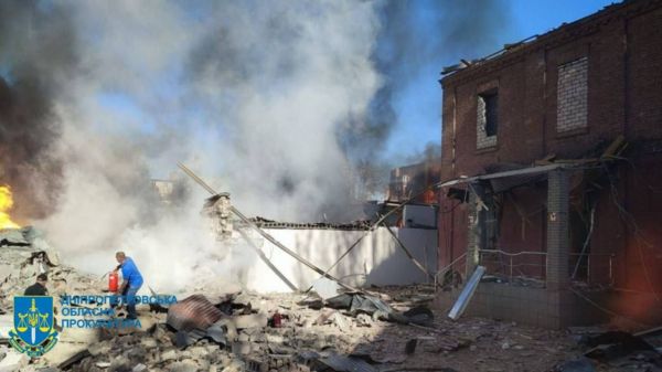В Кривом Роге ракета попала в здание полиции. Полицейских спасали из-под завалов — фото