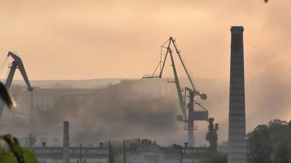 В Севастополе после ракетной атаки горит судоремонтный завод. Почему ПВО не справилась с защитой военных объектов?