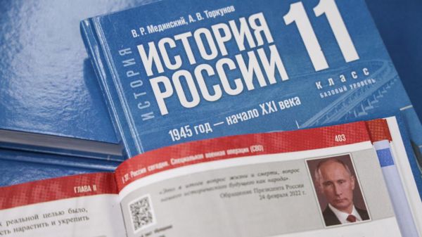 &laquo;Всех заставить пользоваться одним шампунем&raquo;. Что ждет российских школьников после перехода на единые программы