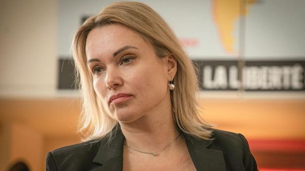 Бывшей сотруднице Первого канала Марине Овсянниковой заочно дали 8,5 года по делу о «военных фейках»