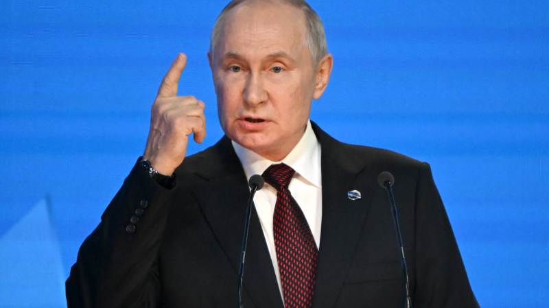 &laquo;Чушь какая-то&raquo;. Путин пожаловался, что на&nbsp;Западе постоянно меняются президенты