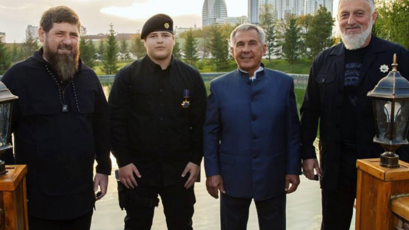 Глава Татарстана вручил избившему волгоградца сыну Кадырова орден за&nbsp;укрепление межнационального мира