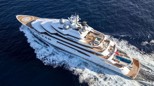 Яхта Amadea