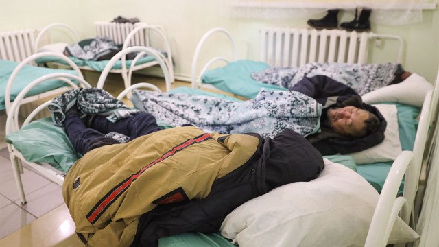 Единорос Дмитрий Фролов предлагает отправлять пьяниц из медвытрезвителей на войну