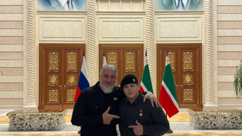 Избившему жителя Волгограда сыну Кадырова присвоили звание Героя Чечни