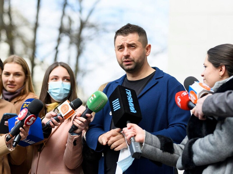 Арахамия: Россия сразу же сядет за стол переговоров, как только Украина позовет. Они мечтают об этом