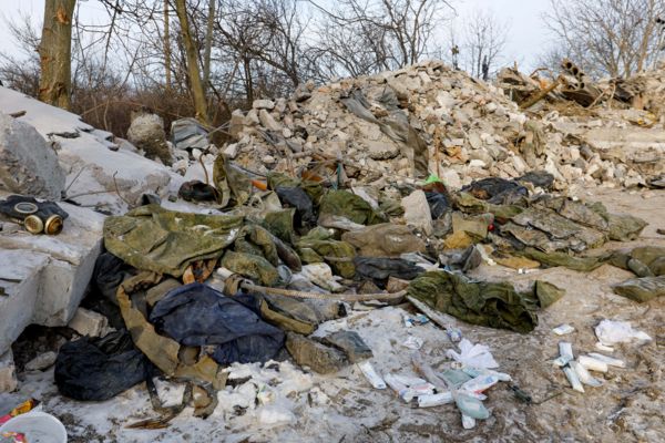 «Я смотрела на раненых в надежде увидеть сына живым». Как мать погибшего в Украине российского военного более полугода разыскивала его