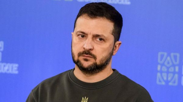 «Некоторые наши политики думают, что могут уничтожить Зеленского». Economist рассказывает о конфликте в руководстве Украины