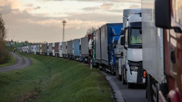 Польские водители перекрыли три КПП на границе с Украиной. Чем они недовольны?