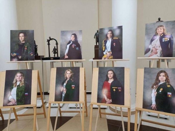 «Видим, что об нас вытирают ноги». Как жены мобилизованных борются за возвращение мужей, а власти пытаются их запугать и задобрить