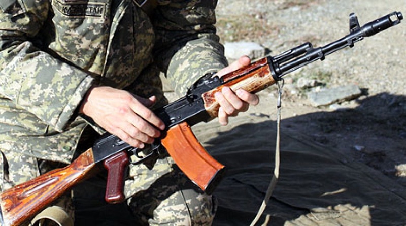 Автомат и военный