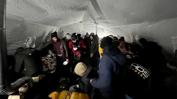 «Поработать на государство». Россия вербует мигрантов с финской границы для войны с Украиной