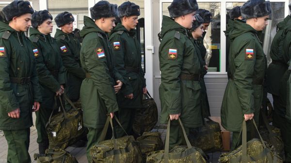 &laquo;Призыв одним днем&raquo;. Как военкоматы в&nbsp;Москве проводят облавы на&nbsp;срочников