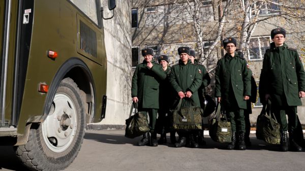 &laquo;Призыв одним днем&raquo;. Как военкоматы в&nbsp;Москве проводят облавы на&nbsp;срочников