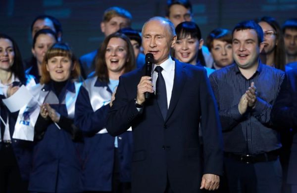 Путин объявил об участии в выборах. Его попросил об этом командир Жога из ДНР
