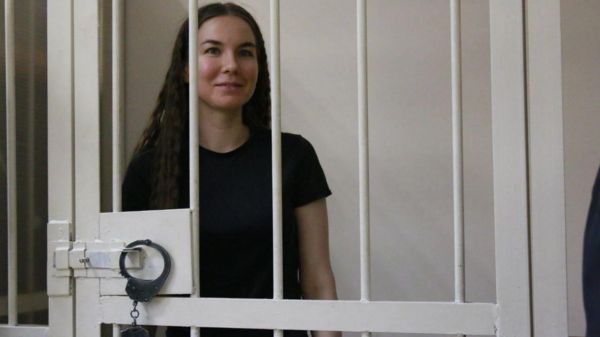 «Вика тщательно отобрала „фейки“, не осознавая свои действия». Суд отправил петербурженку в психиатрическую больницу за пост во «ВКонтакте»