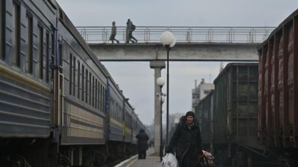 Власти сообщили об обстреле вокзала в Херсоне. Один человек погиб, четверо пострадали