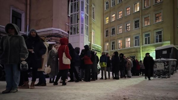 «Безопасное политическое действие». Почему стоят очереди подписаться за выдвижение Надеждина в президенты