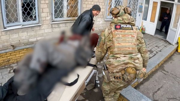 &laquo;Я уже буду тут умирать&raquo;. Репортаж Би-би-си о жизни в Авдеевке