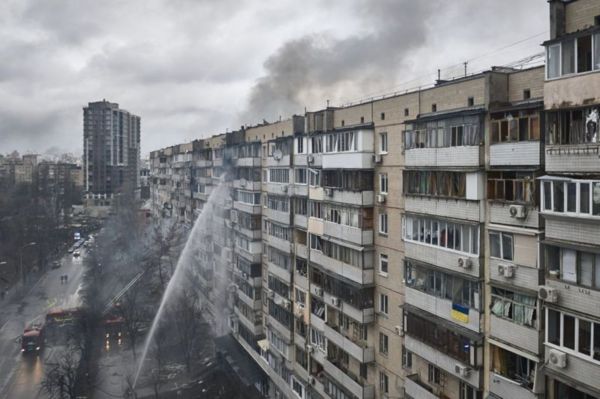 «Мы живы. Малого успела спрятать». Истории людей, пострадавших от массированного удара по Киеву и Харькову
