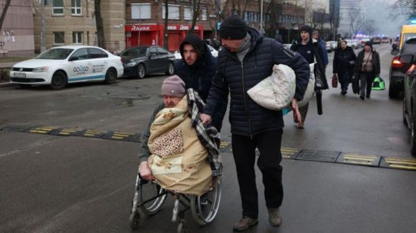 «Мы живы. Малого успела спрятать». Истории людей, пострадавших от массированного удара по Киеву и Харькову