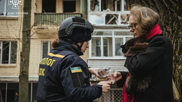 «Мы живы. Малого успела спрятать». Истории людей, пострадавших от массированного удара по Киеву и Харькову