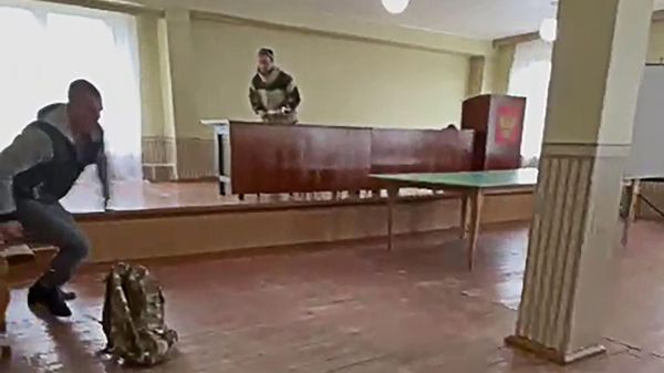 Водителю лесовоза, стрелявшему в военкома, дали 19 лет. Он не хотел, чтобы на войну отправили его брата
