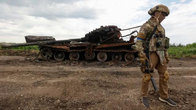Экономика России долго в таком режиме не протянет. Но этот год - может. Комментарий обозревателя Би-би-си