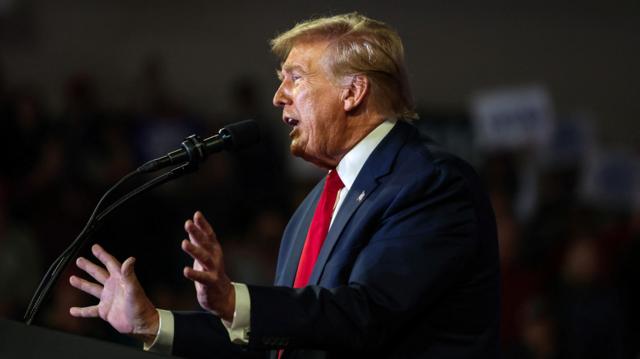 «Я не буду вас защищать». Трамп рассказал, как убеждал союзников по НАТО увеличить их военные расходы