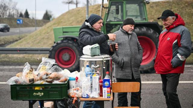 Польские фермеры перекрыли границу с Украиной и не пропускают даже пассажиров. К чему может привести это противостояние?