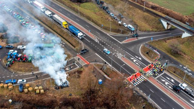 Польские фермеры перекрыли границу с Украиной и не пропускают даже пассажиров. К чему может привести это противостояние?