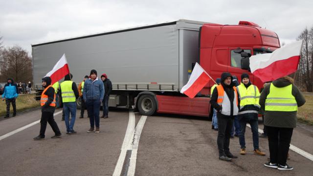 Польские фермеры перекрыли границу с Украиной и не пропускают даже пассажиров. К чему может привести это противостояние?