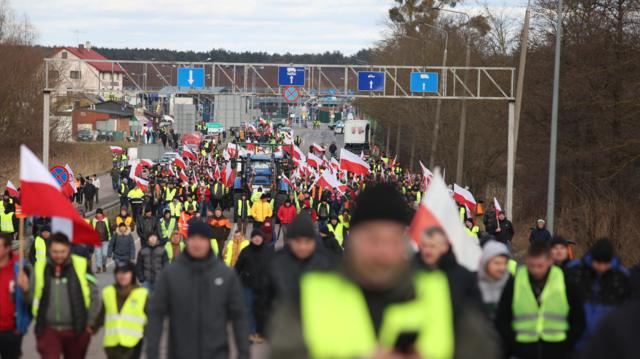 Польские фермеры перекрыли границу с Украиной и не пропускают даже пассажиров. К чему может привести это противостояние?