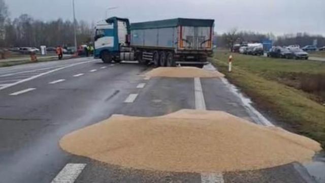 Польские фермеры перекрыли границу с Украиной и не пропускают даже пассажиров. К чему может привести это противостояние?