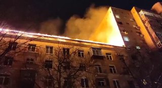 Пожар на крыше дома