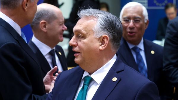 Все 27 стран ЕС одобрили 50 млрд  евро помощи Украине. Ранее против выступал премьер Венгрии Орбан