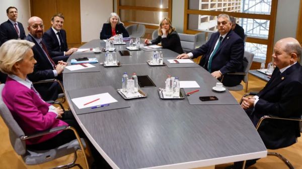 Все 27 стран ЕС одобрили 50 млрд  евро помощи Украине. Ранее против выступал премьер Венгрии Орбан