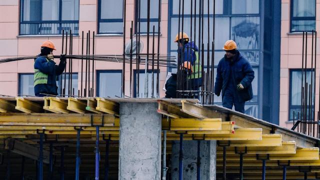 &laquo;Деньги все равно будут находиться&raquo;. Насколько реализуемы новые обещания Путина?