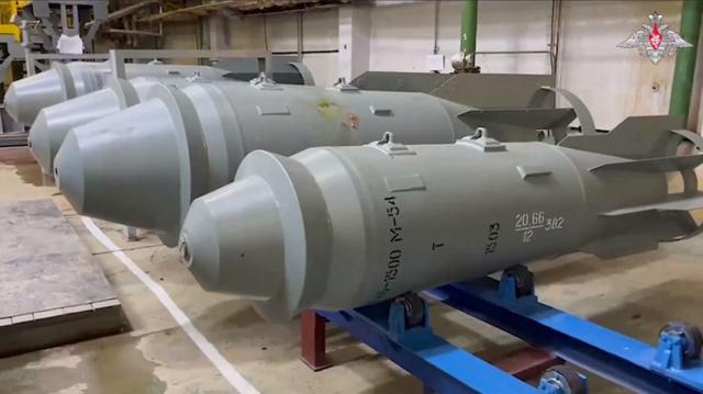 ФАБ-3000 и другие: Россия начала чаще применять «царь-бомбы» — насколько они опасны и что могут изменить на фронте